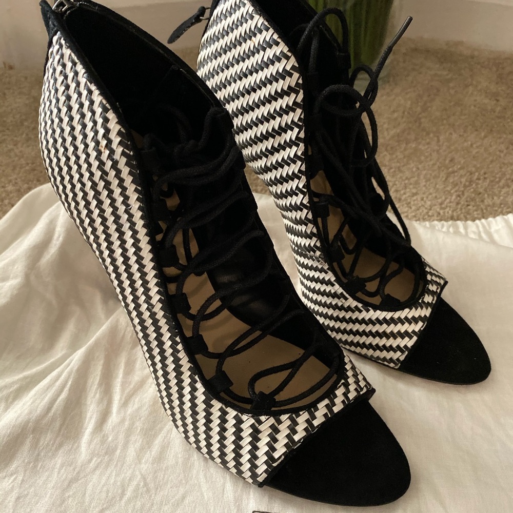 Zara black & white tie up heels size 8 1/2 - Picture 4 of 6